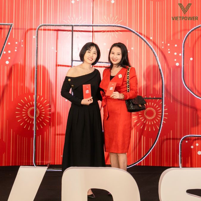 Màu sắc ấm áp, tạo cảm giác gần gũi cho khách mời