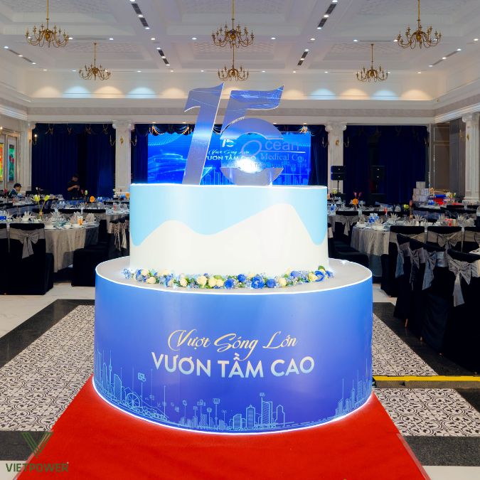 Banner tất niên nổi bật, thu hút mọi ánh nhìn