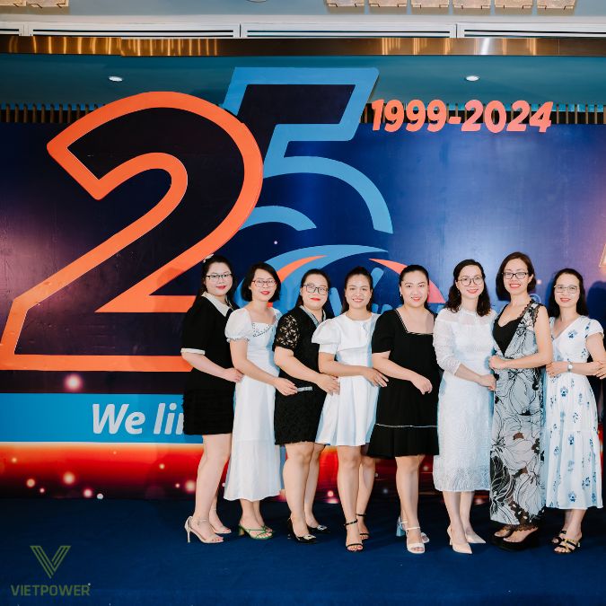 Banner tiệc tất niên mang phong cách chuyên nghiệp