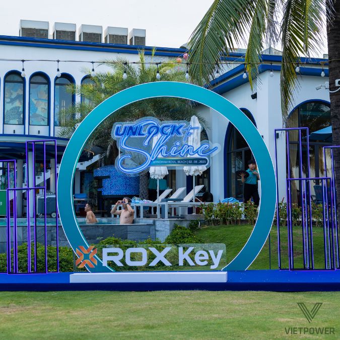 banner check-in lại là nơi “giữ chân” khách mời lâu nhất trong tiệc tất niên