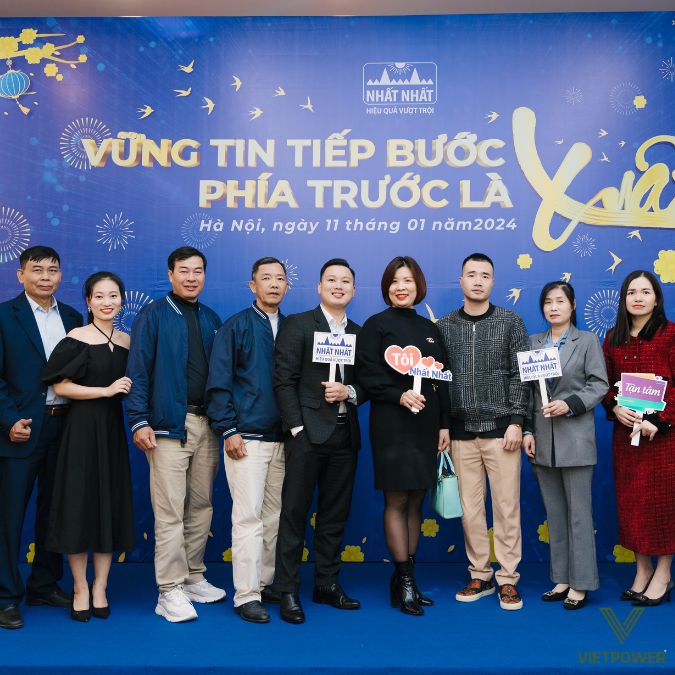 Banner sang trọng, tôn vinh thương hiệu công ty