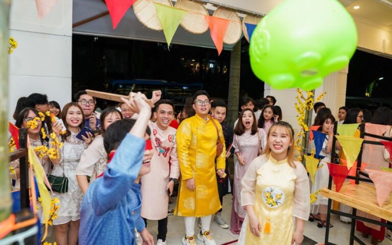 Cách tổ chức Tất niên gia đình ấm cúng, vui tươi nhất 2025 – 2026