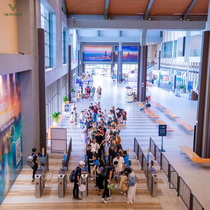 Khu vực cổng vào check-in tại ga tàu Cát Bà