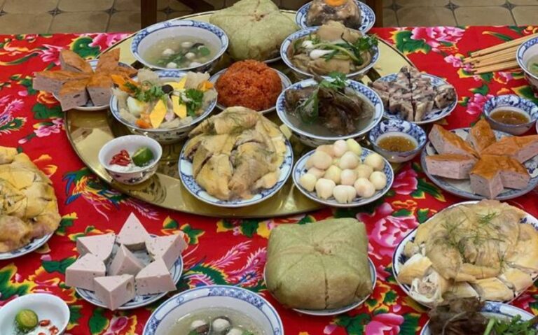 Hướng dẫn cúng tất niên 2025: Giờ đẹp, văn khấn, lễ vật và ý nghĩa phong tục