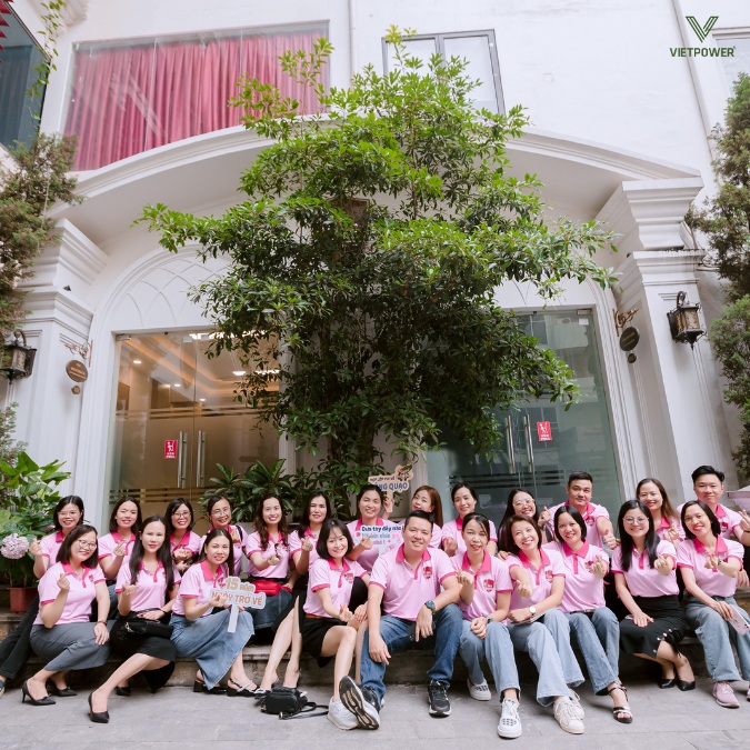 Đại học Kinh tế - Đại học Quốc Gia HN: Họp lớp 15 năm ra trường “Recall - Rewind - Reunite”
