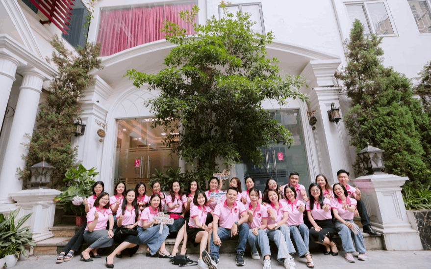 Đại học Kinh tế - Đại học Quốc Gia HN: Họp lớp 15 năm ra trường “Recall - Rewind - Reunite”
