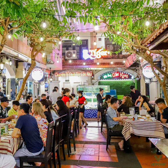 Nhà hàng này luôn nằm trong danh sách các địa điểm tổ chức tiệc cuối năm được ưa chuộng
