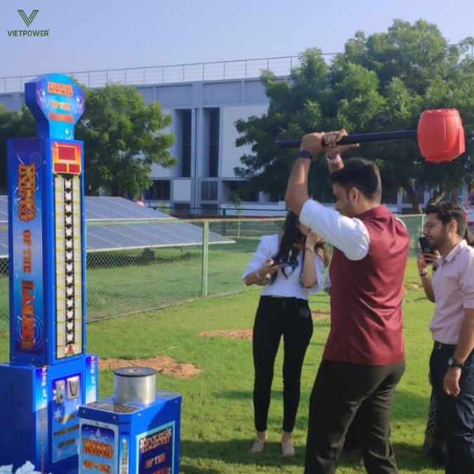 Máy game đập búa trong sự kiện team building ngoài trời