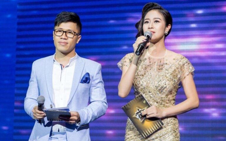 Kịch bản MC tiệc tất niên – Linh hồn của bữa tiệc cuối năm ấn tượng và chuyên nghiệp