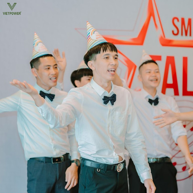 Thành viên SMEV hết mình trong buổi biểu diễn, thể hiện tài năng cá nhân