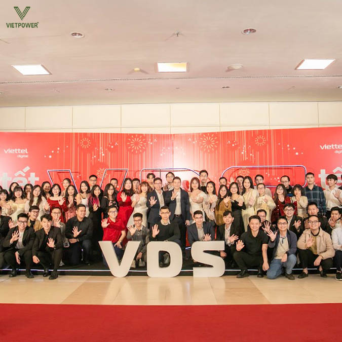 Thiết kế backdrop với logo, slogan công ty để khách mời chụp ảnh kỷ niệm Thiết kế backdrop với logo, slogan công ty để khách mời chụp ảnh kỷ niệm