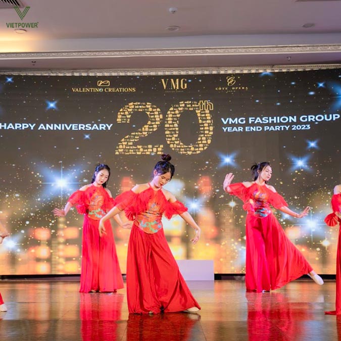 Các tiết mục có thể do nhân viên công ty chuẩn bị hoặc mời nghệ sĩ khách mời biểu diễn Các tiết mục có thể do nhân viên công ty chuẩn bị hoặc mời nghệ sĩ khách mời biểu diễn