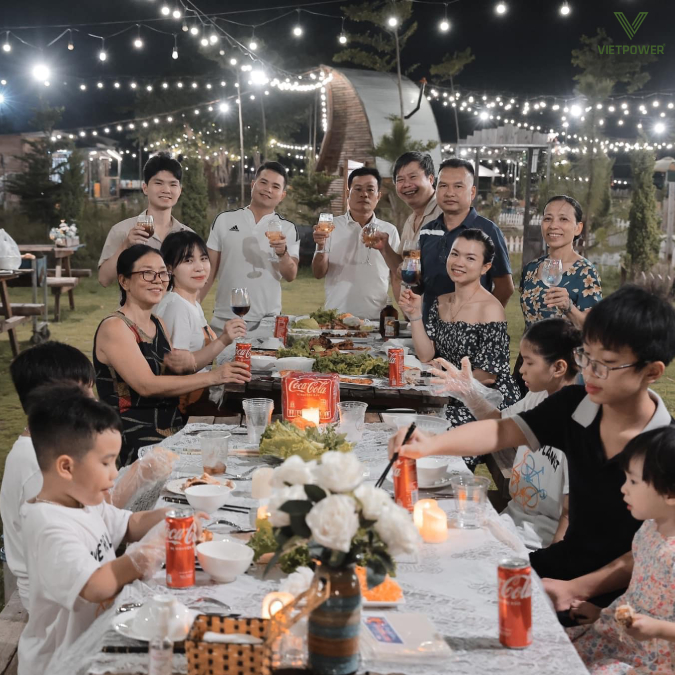 Tổ chức tiệc tất niên gia đình ngoài trời