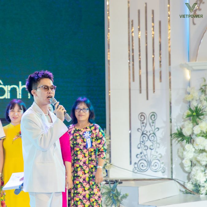 “Đố vui có thưởng” là trò chơi quen thuộc, dễ tổ chức và luôn tạo không khí sôi nổi trong buổi tất niên