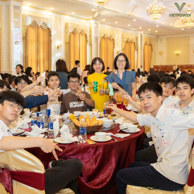 Ngay khi thầy cô và các bạn đến, ban tổ chức cần chuẩn bị chu đáo để tạo ấn tượng