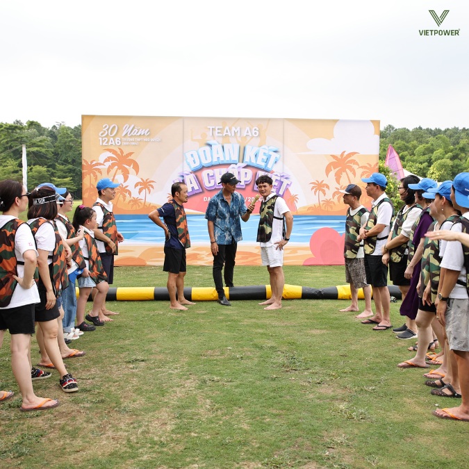 MC phỏng vấn thành viên 