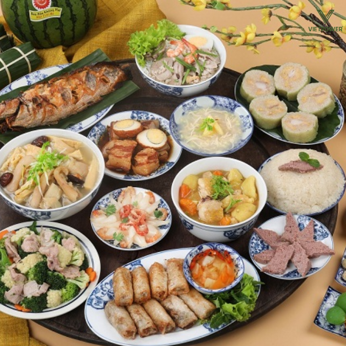 Thực đơn tất niên có thể kết hợp giữa món truyền thống và món hiện đại