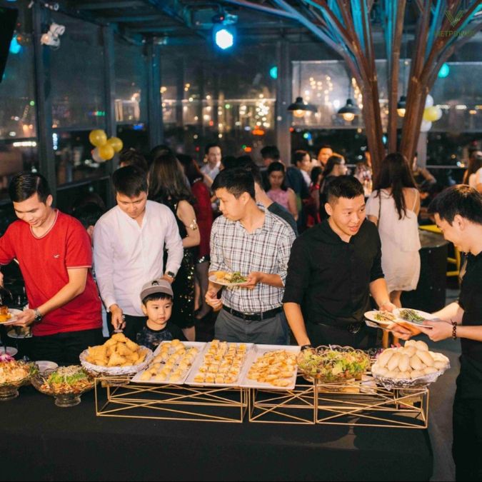 Tiệc buffet tạo cảm giác thoải mái và dễ kết nối