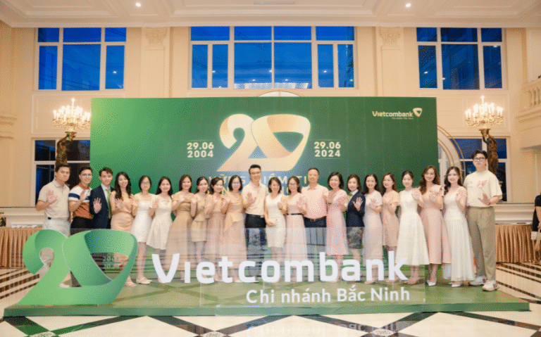 Top mẫu background backdrop tất niên đẹp – sang trọng, ấn tượng nhất 2025