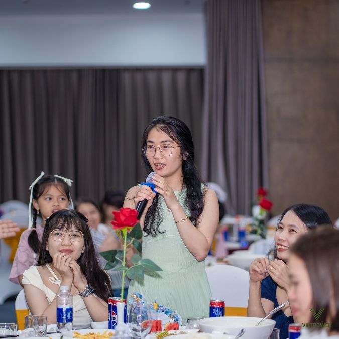 Mỗi đội chọn một bạn nữ giới thiệu trong trò chơi "Tôi chọn bạn"