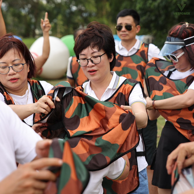 Thử thách mặc áo nhanh