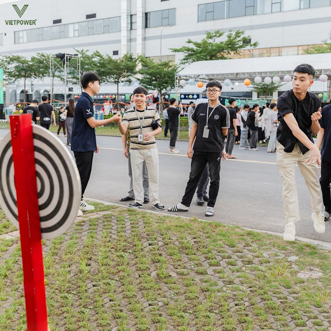 Trò chơi ném phi tiêu thử thách và rèn luyện sự tập trung