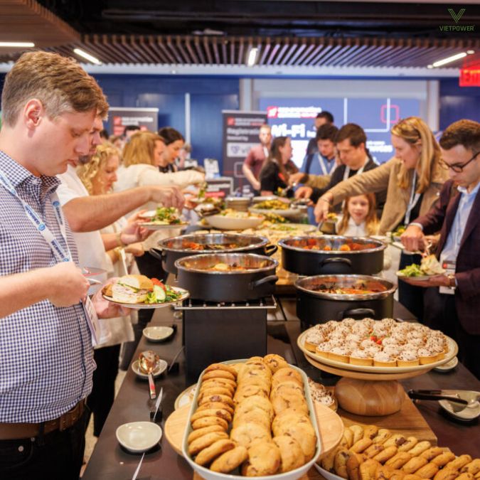 Tiệc đứng Year End Party phong cách networking