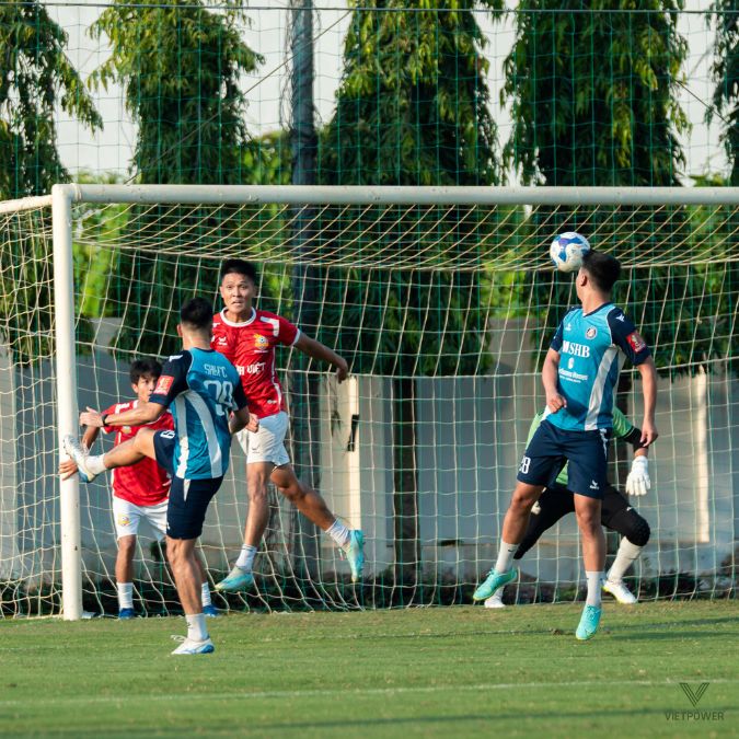 Pha đánh đầu "thót tim"