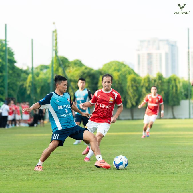 Trận đấu giao hữu diễn ra sôi nổi, hào hứng