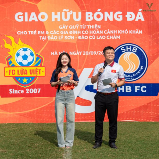 Hai MC dẫn dắt xuyên suốt chương trình