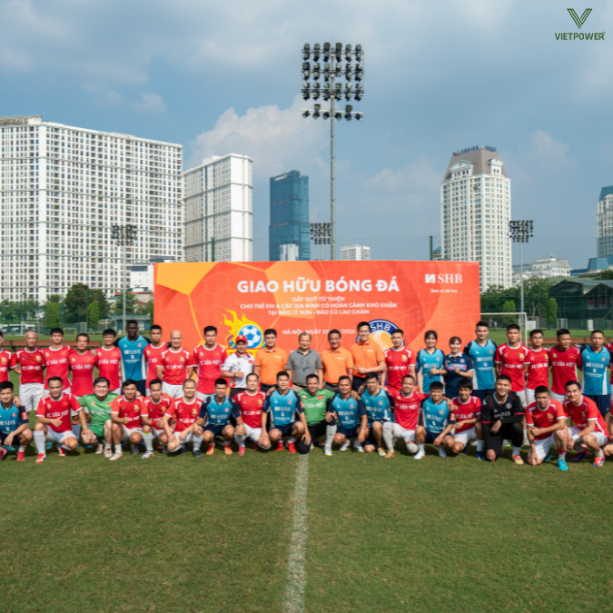 Chụp ảnh tập thể kết thúc giải đấu giao hữu