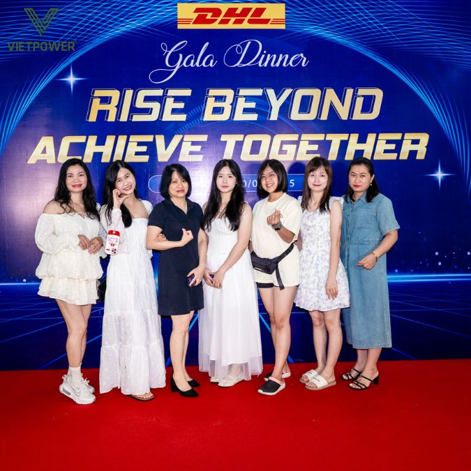 Check-in thần thái cùng backdrop Year End Party phong cách hiện đại và tinh tế