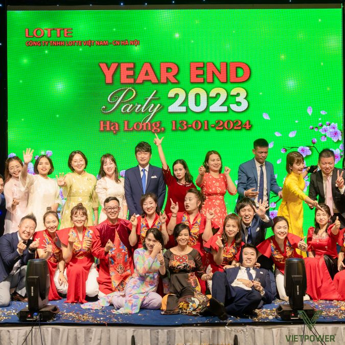 Backdrop Year End Party phong cách minimal nhưng vẫn giữ nét tinh tế và đẳng cấp