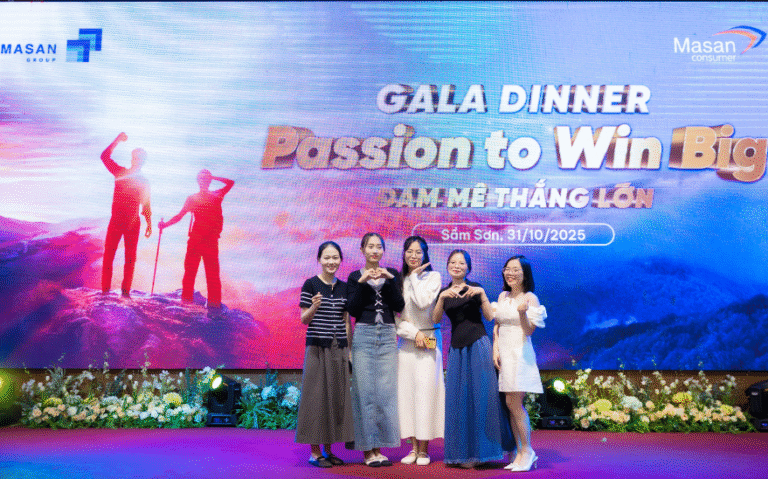 Top mẫu backdrop Year End Party đẹp, sang trọng và sáng tạo nhất 2025