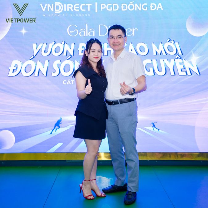 Thiết kế backdrop Year End Party tinh gọn, sang trọng, phù hợp không gian gala