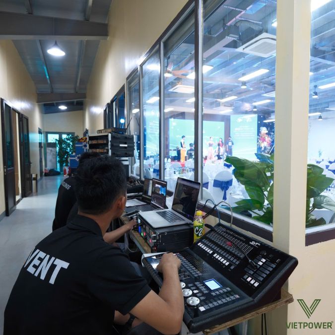 Giai đoạn set-up tập trung vào việc chuẩn bị hiện trường trước khi sự kiện diễn ra