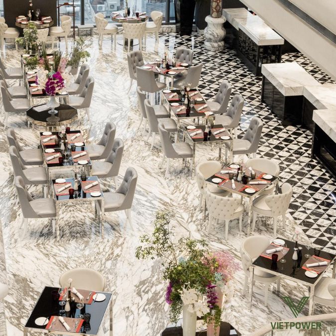 The Reverie Saigon thu hút nhờ kiến trúc xa hoa và phòng tiệc cao cấp,