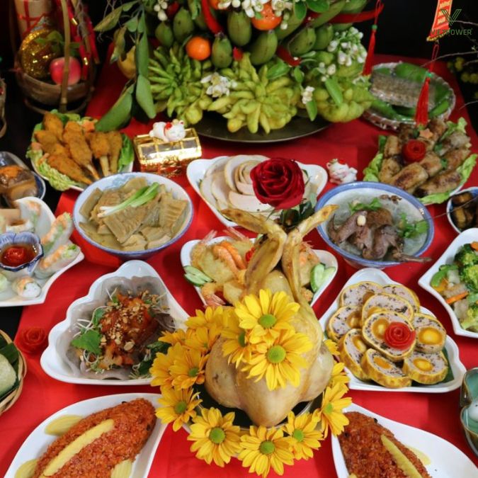 Mâm cỗ tất niên cần được sắp xếp chỉnh chu, cân đối và trang nghiêm