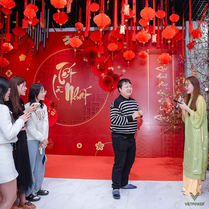 Lễ khai xuân là nghi thức quan trọng để cả công ty cầu tài, cầu lộc và cầu bình an