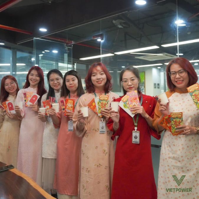 Hoạt động này giúp tri ân nhân viên, tăng gắn kết nội bộ và tạo trải nghiệm Tết cụ thể trong công ty