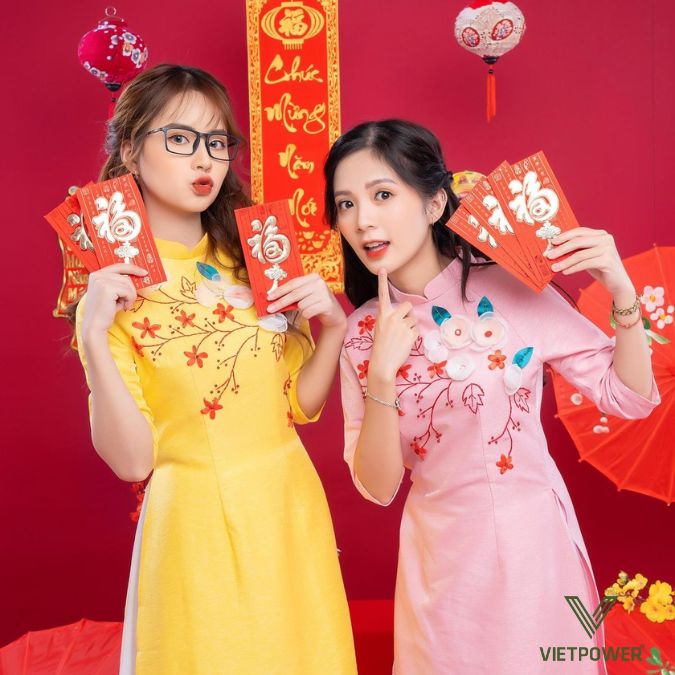 Tặng quà khai xuân và lì xì đầu năm là cách doanh nghiệp gửi lời chúc may mắn