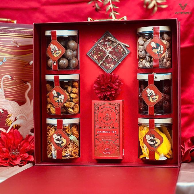 Hộp quà mứt Tết đơn giản, đẹp mắt