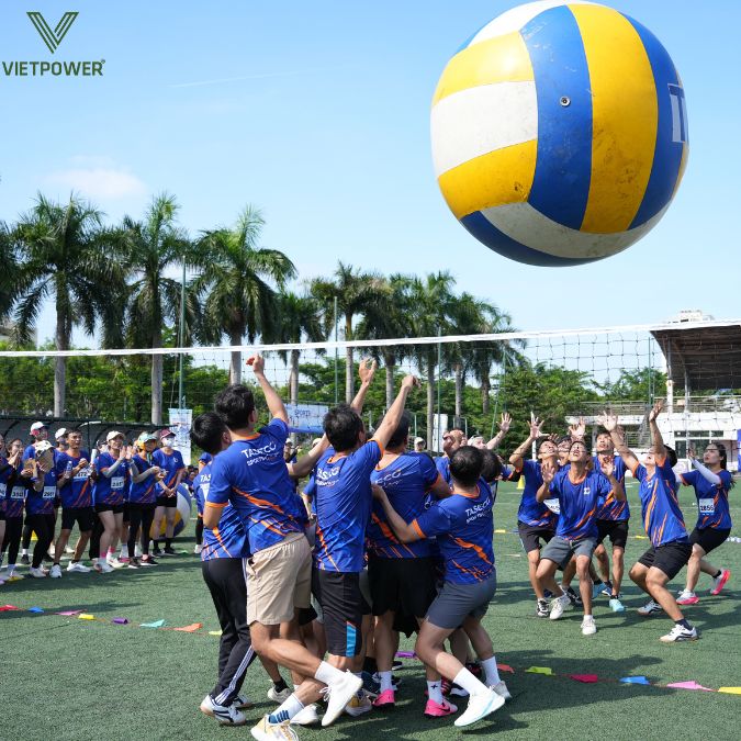 Truyền bóng khổng lồ giúp các thành viên gắn kết hơn bao giờ hết