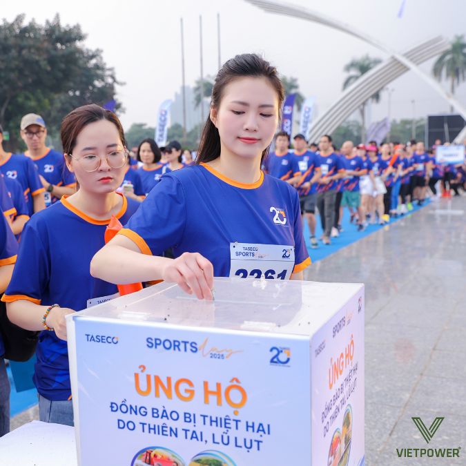 Lễ phát động quyên góp tiền giúp đỡ các gia đình gặp khó khăn do thiên tai