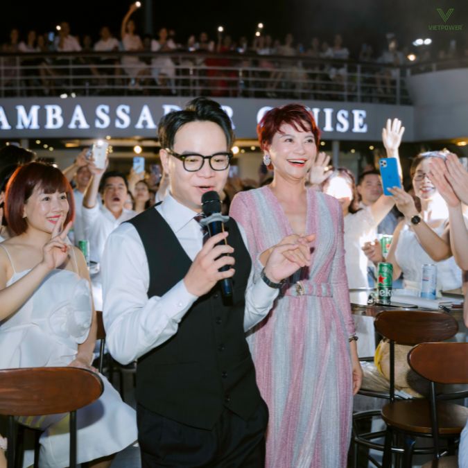 Tiệc đứng Year End & Awards Night gắn kết và tôn vinh