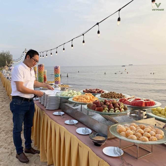 Tiệc đứng ngoài trời