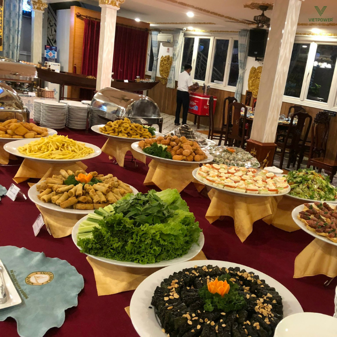 Tiệc đứng trong nhà thực đơn buffet Á Đông
