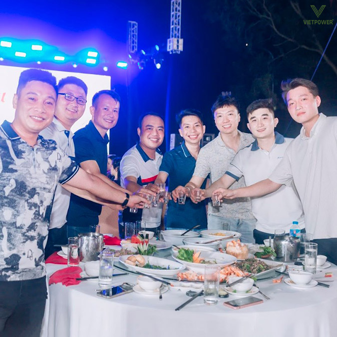 Không gian và cách bố trí bàn tiệc quyết định trải nghiệm của khách mời