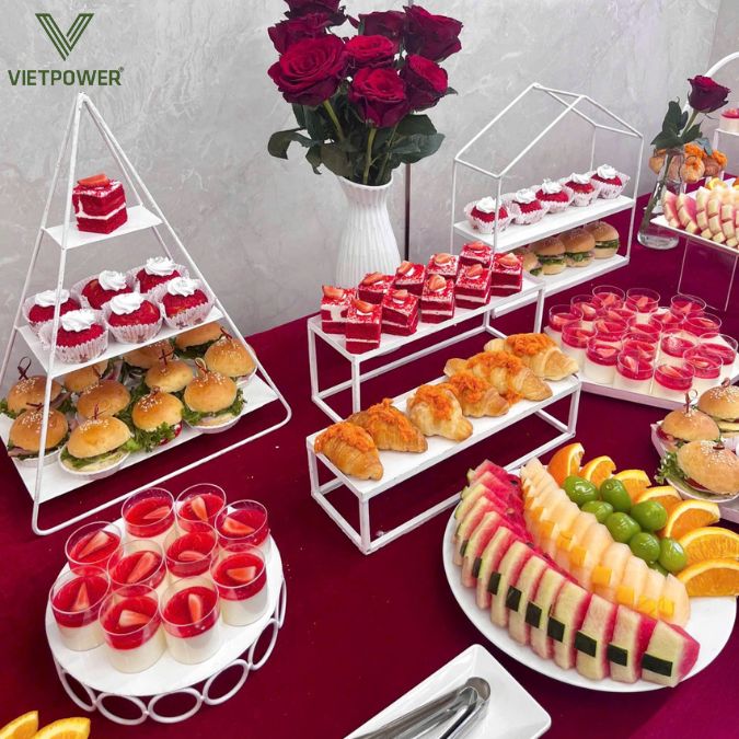 hông gian trang trí là yếu tố tạo ấn tượng thị giác đầu tiên, góp phần định hình phong cách của buổi tiệc