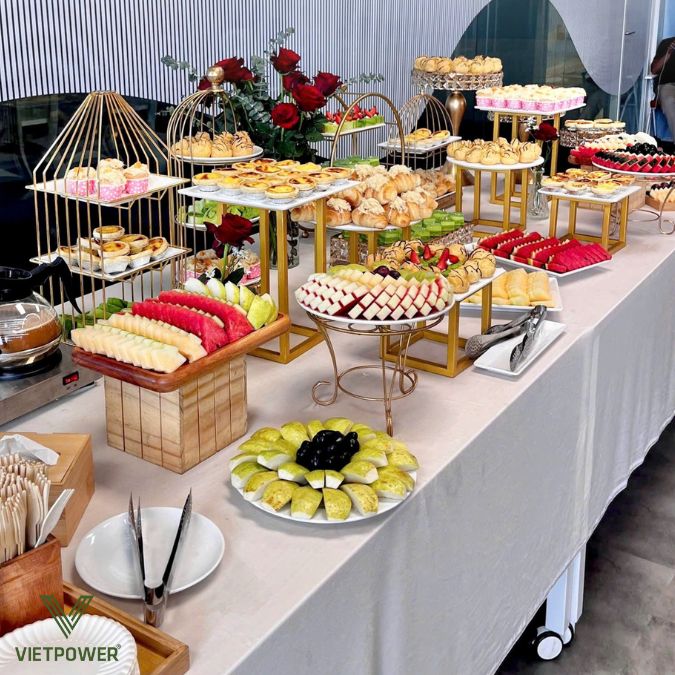 Tiệc ngọt Candy Bar nhiều màu, đáng yêu và rực rỡ cho buổi vui trẻ trung